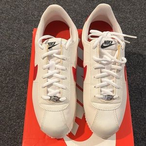 BNIB Nike Cortez (6.5 Y)